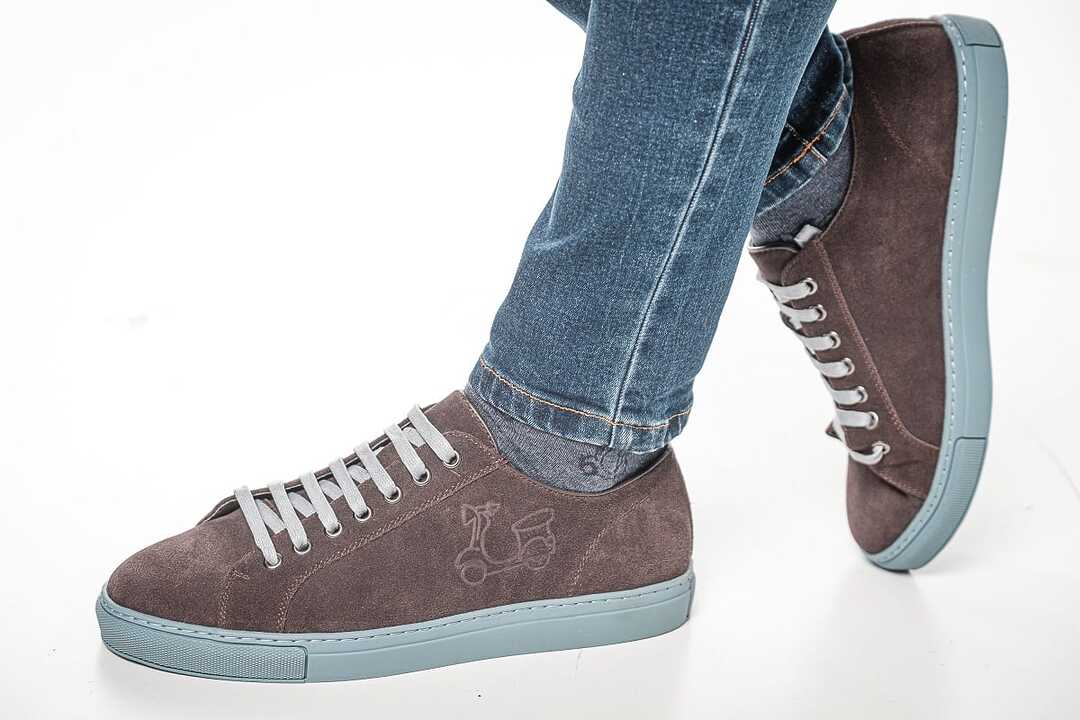 Zapatillas de piel café 1 Zapatillas de piel café